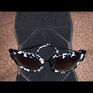 KENDALL & KYLIE SUNGLASSES